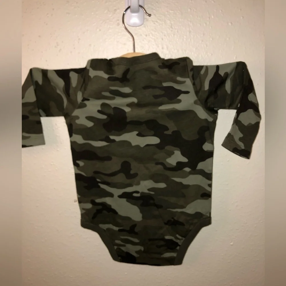 Baby Gap Brannan's Favorites Long Sleeve Bodysuit Green Camo 6-12 months